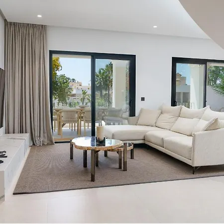 Triplex En Aloha Gardens, 4 Apartment *