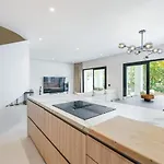 Triplex En Aloha Gardens, 4 Apartament *