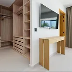 Triplex En Aloha Gardens, 4 Lägenhet